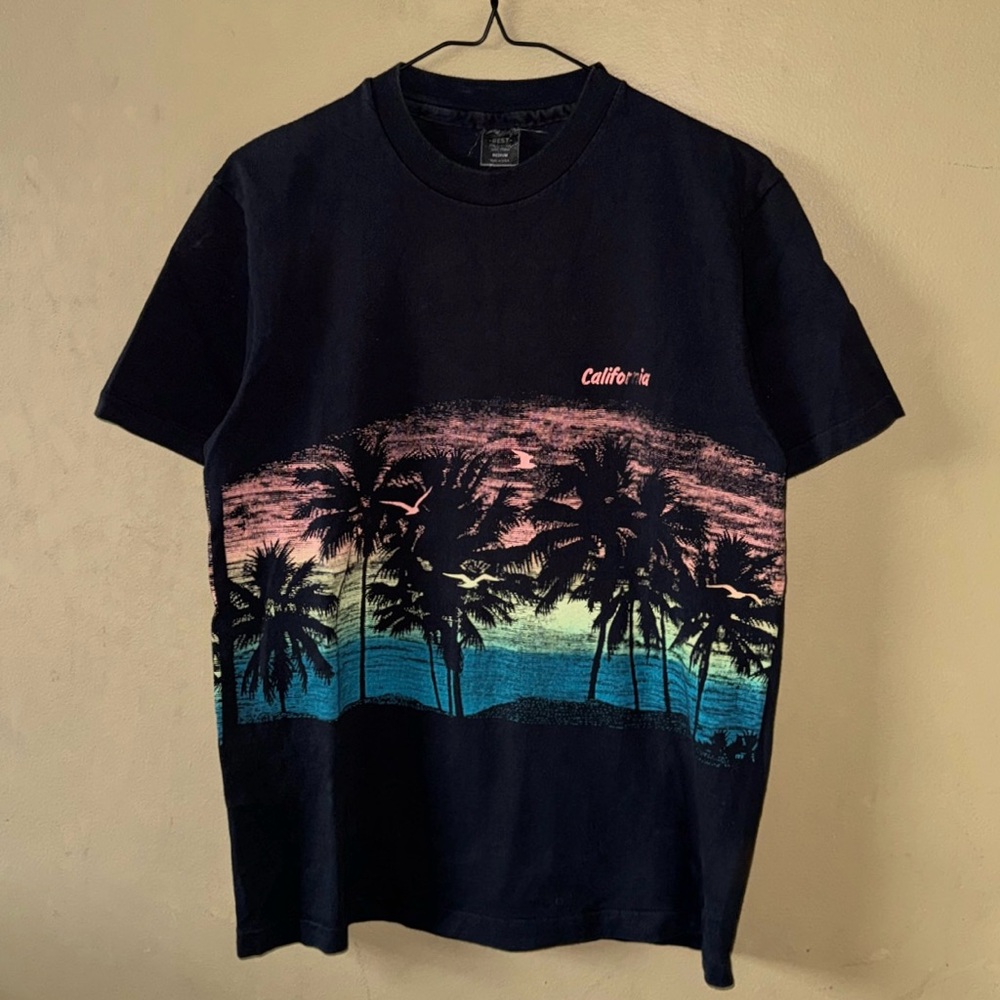 Vintage ‘80s California Prep-Core Coastal Beach Palm Tree Sunset Wrap Around Tee